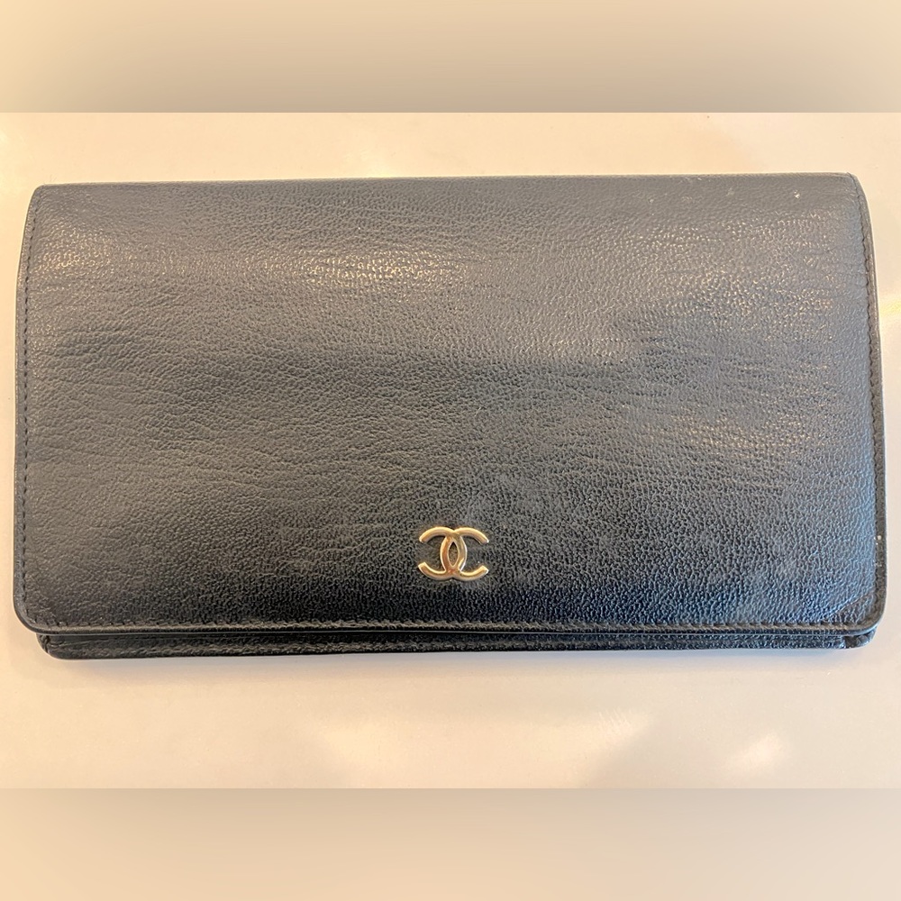 Chanel wallet for sale, only worn once